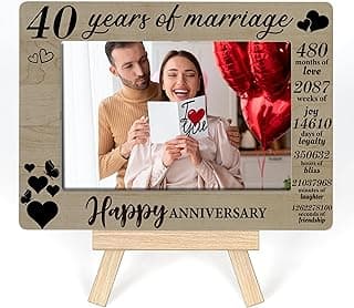 Quadro comemorativo 40 anos de casamento com foto do casal e balões vermelhos