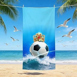 Toalha de banho personalizada com estampa de futebol e coroa, ideal para praia e academia.