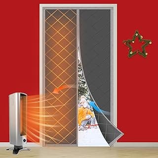 Cortina de porta magnética com isolamento térmico instalada em porta aberta, mantendo o calor dentro da sala com aquecedor elétrico.