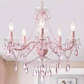 Lustre moderno rosa com cristais pendentes e cinco lâmpadas iluminadas