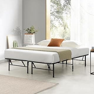 Cama de metal preta com colchão branco em quarto minimalista