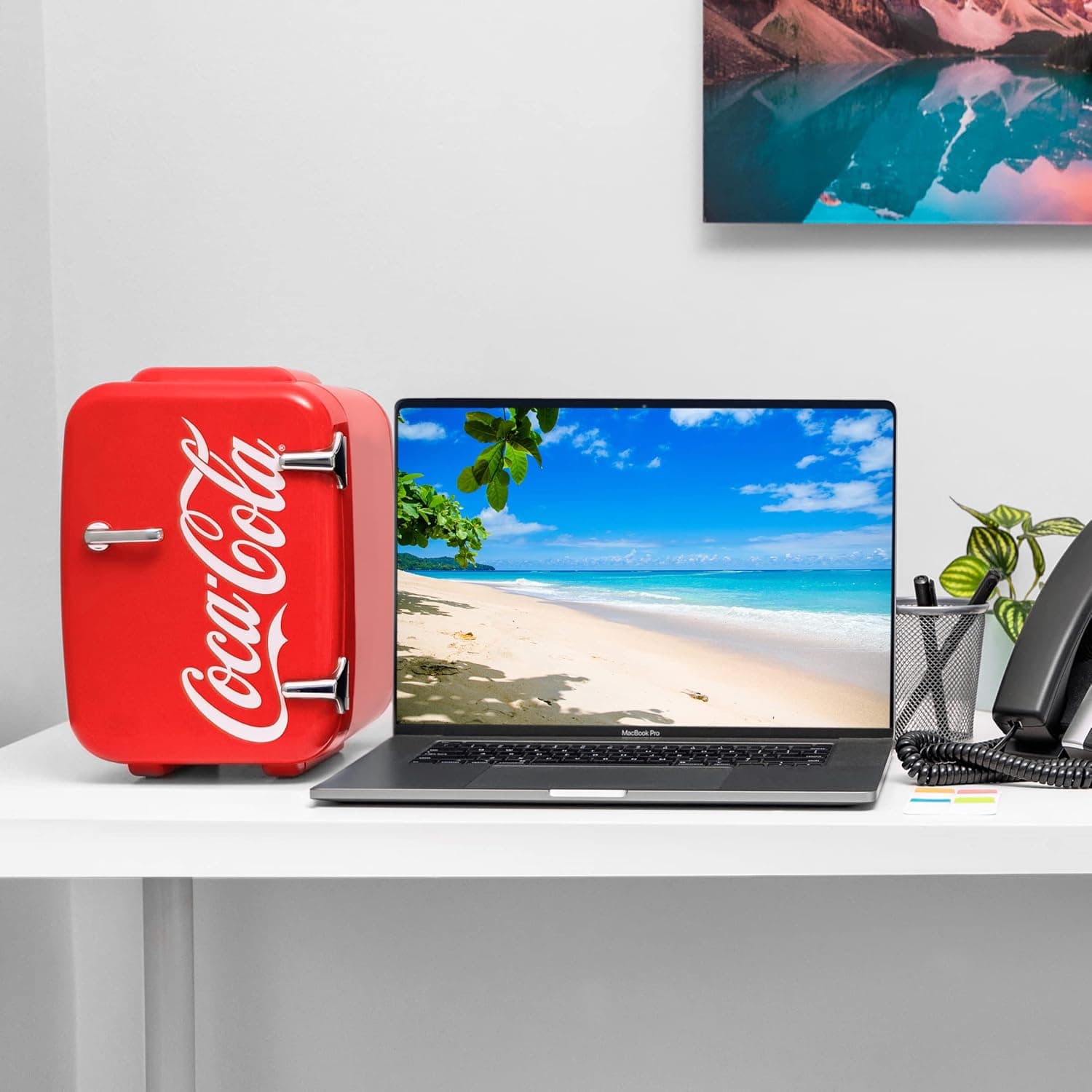 Cooluli Mini geladeira retrô Coca-Cola para quarto - carro, escritório e dormitório universitário - 4L/6 lata 12V cooler portátil e aquecedor para alimentos, bebidas e cuidados com a pele - AC/DC e op