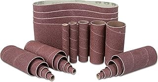 Conjunto de rolos de lixa marrom espiral em fundo branco