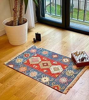 Tapete de área pequena Secret Sea Collection Modern Kilim, lavável e reversível, em azul, vermelho e branco.