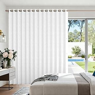 Persiana vertical branca opaca para janela em um ambiente bem iluminado