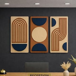 Conjunto de três quadros decorativos geométricos abstratos em MDF com relevo 3D, tons de castanho e azul, montados em uma parede cinza.