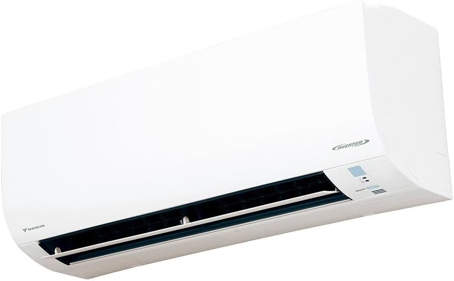 Unidade interna do ar-condicionado Split Inverter 12000 Btus Daikin Ecoswing Gold, branca, vista angular.