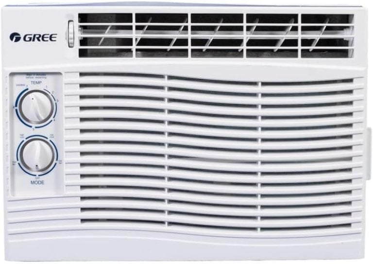 Ar condicionado de janela Gree 7000 BTU/h branco com controle mecânico frontal.