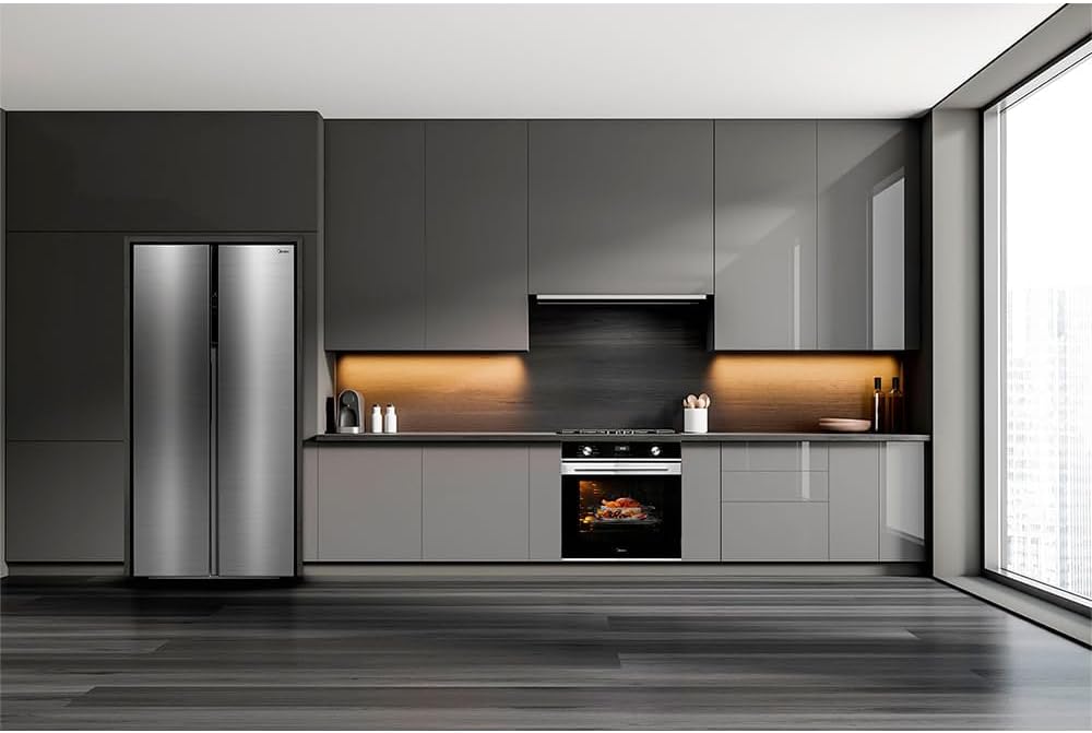 Cozinha moderna com refrigerador side by side inox 442L Midea integrado