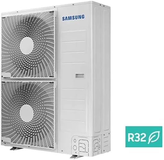 Unidade externa branca do ar condicionado Samsung com dois ventiladores e selo R32.