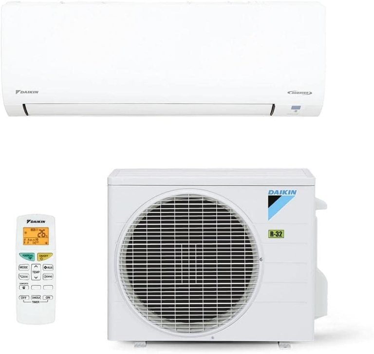 Ar condicionado inverter Daikin Ecoswing 12000 Btus quente e frio 220v com unidade interna, controle remoto e unidade externa branca