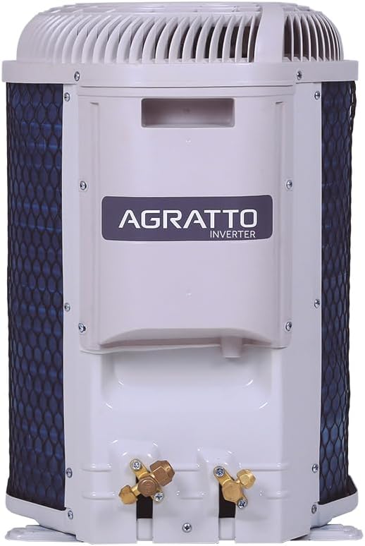 Unidade externa branca do ar condicionado Agratto com laterais pretas e conexões de cobre.
