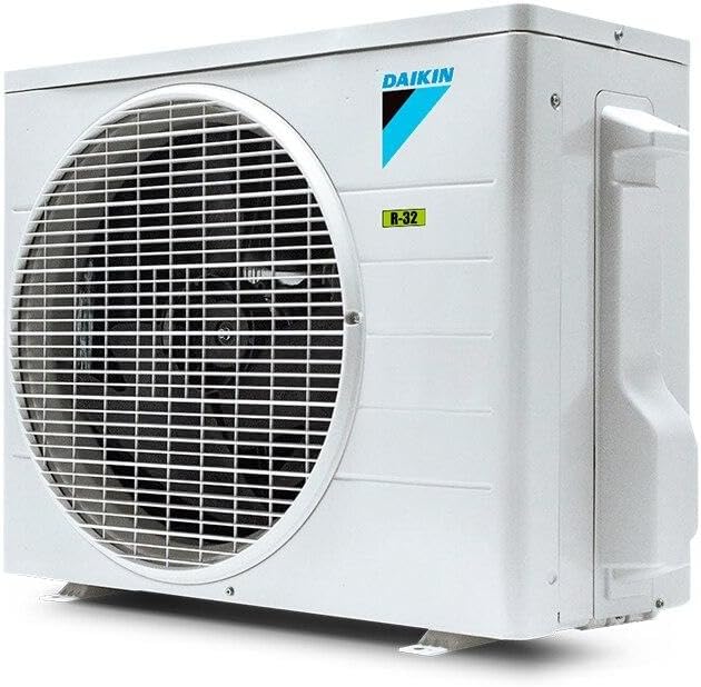 Unidade externa ar-condicionado Split Inverter Daikin 12000 Btus com selo R-32 e ventilador circular.