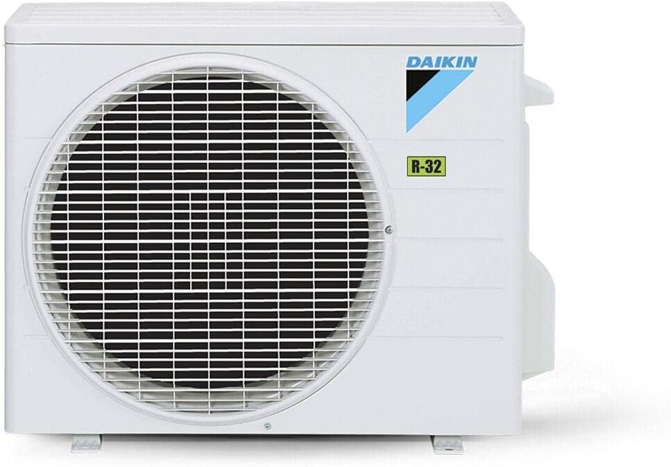Unidade externa branca do ar condicionado inverter Daikin Ecoswing 12000 Btus quente e frio 220v com ventilador