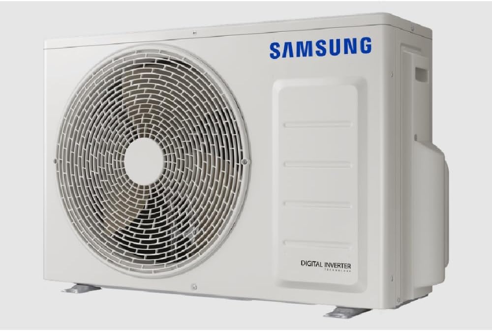 Unidade externa branca do ar-condicionado Samsung vista em ângulo com logo são azuis