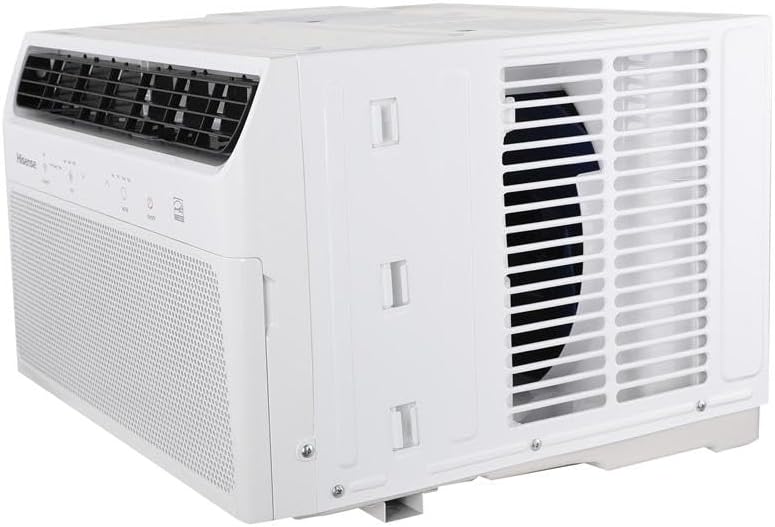 Ar condicionado de janela branco Hisense 10.000 BTUs vista lateral direita com painel eletrônico e grade de ventilação.