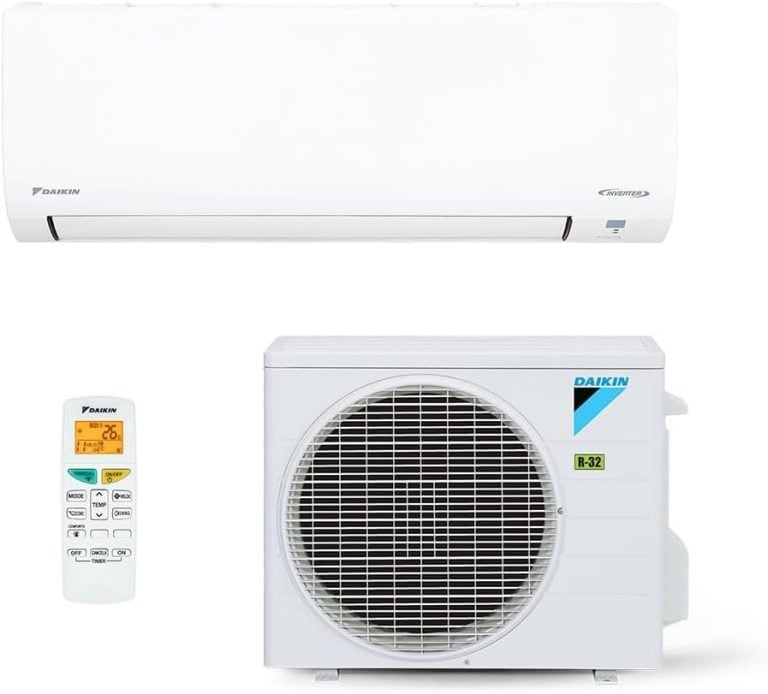 Ar condicionado split Daikin branco com controle remoto e unidade externa