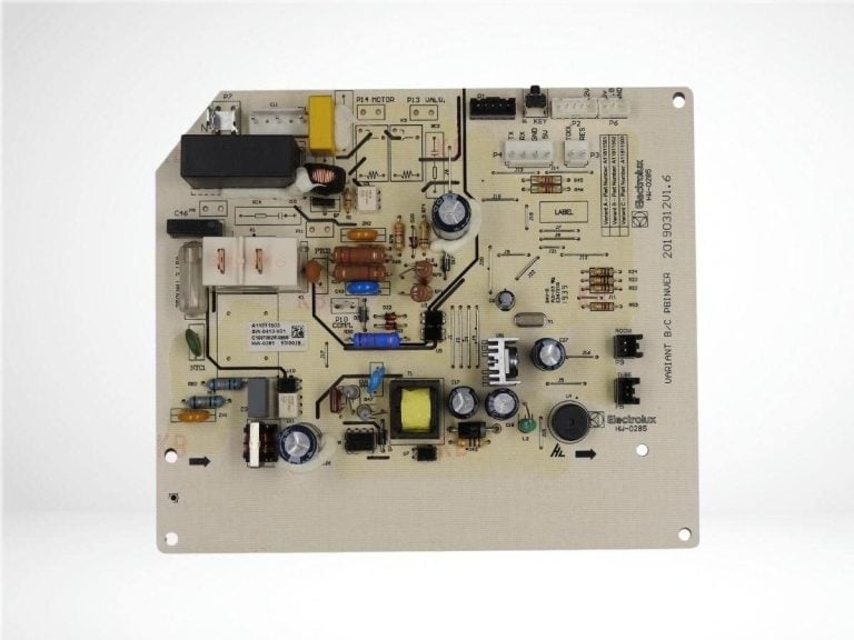 Placa PCB elétrica para unidade interna de ar condicionado split 22000 QI22R, com componentes eletrônicos visíveis e conectores, vista superior em fundo branco.