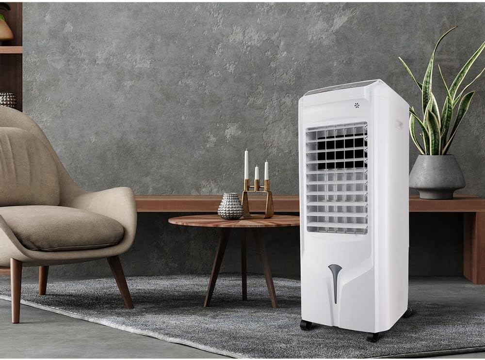 Climatizador Philco PCL14F 3 em 1 branco em ambiente moderno com decoração e planta.