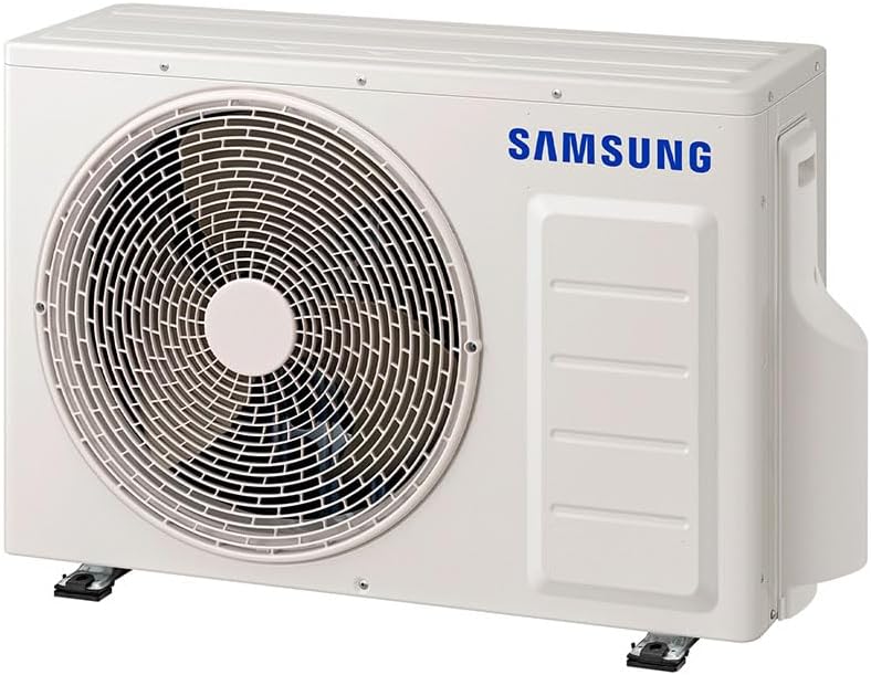 Unidade condensadora branca do ar condicionado Samsung com ventilador e logo visível.