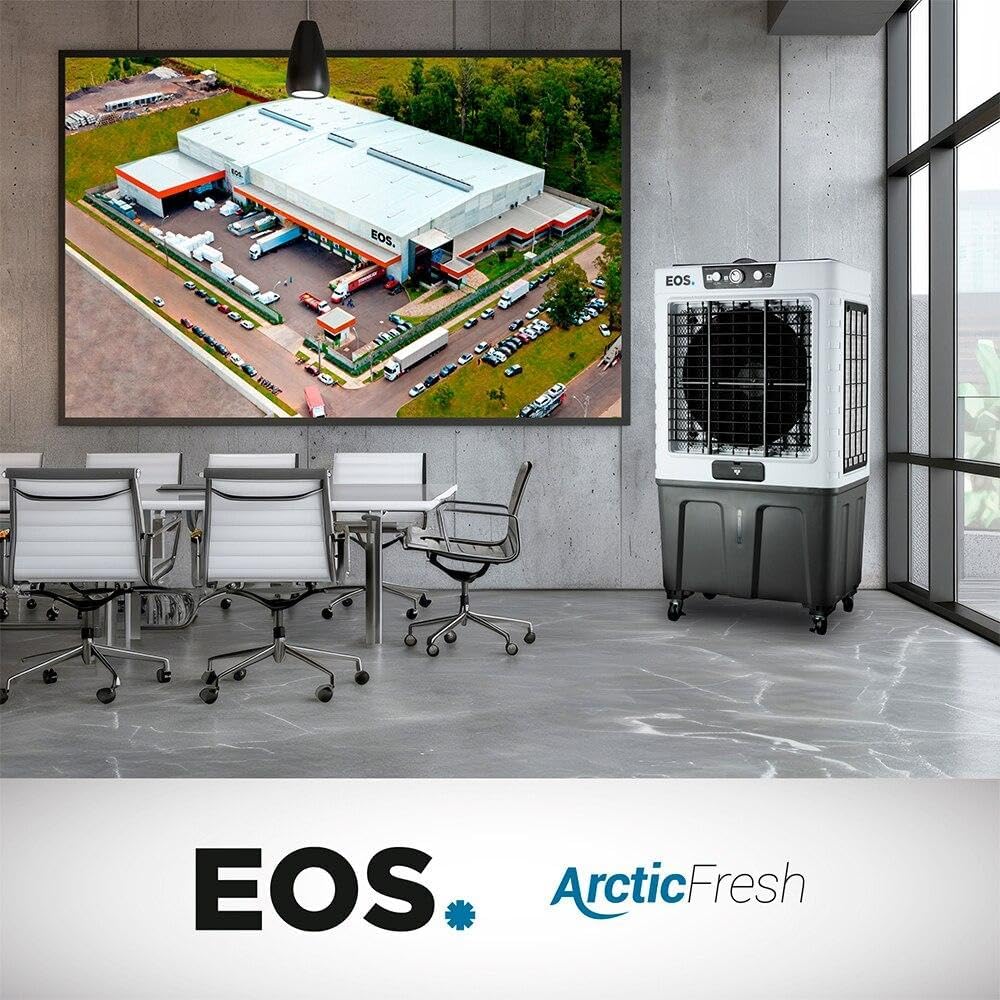 Climatizador de ar Eos 65 litros em ambiente corporativo com quadro fotográfico da fábrica