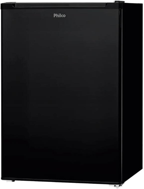 Frigobar Philco 68L preto com logo e acabamento fosco vista angular frontal