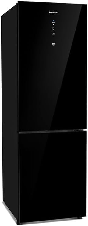 Refrigerador Panasonic preto fosco 397L visto em ângulo lateral