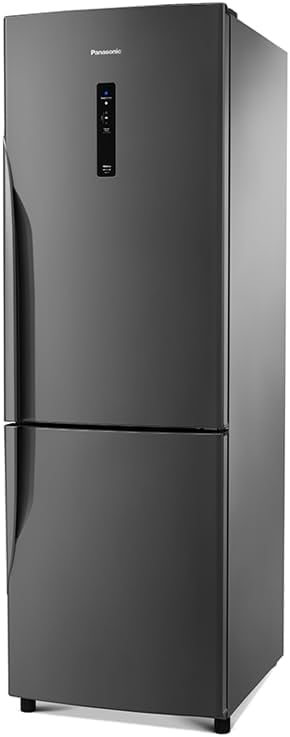 Geladeira Panasonic BB41 titânio vista lateral esquerda com painel digital frontal iluminado