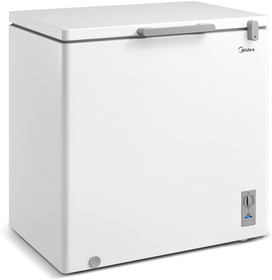 Freezer horizontal Midea 200L branco com uma porta e termostato externo em vista lateral