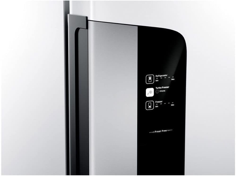 Painel digital preto no refrigerador Consul branco com funções e botões touch