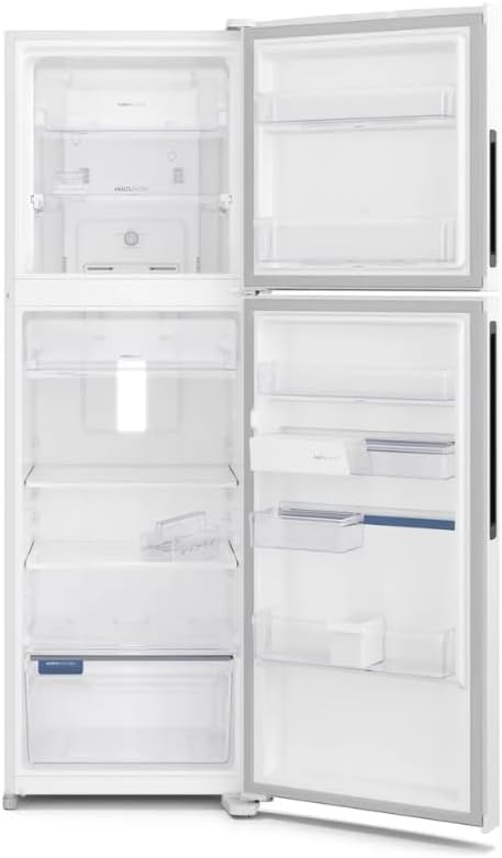 Interior vazio da geladeira Electrolux Frost Free 410L com compartimentos visíveis
