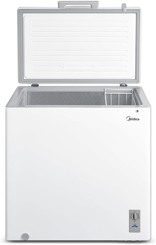 Freezer horizontal Midea 200L branco com porta aberta mostrando interior prateado e cesto