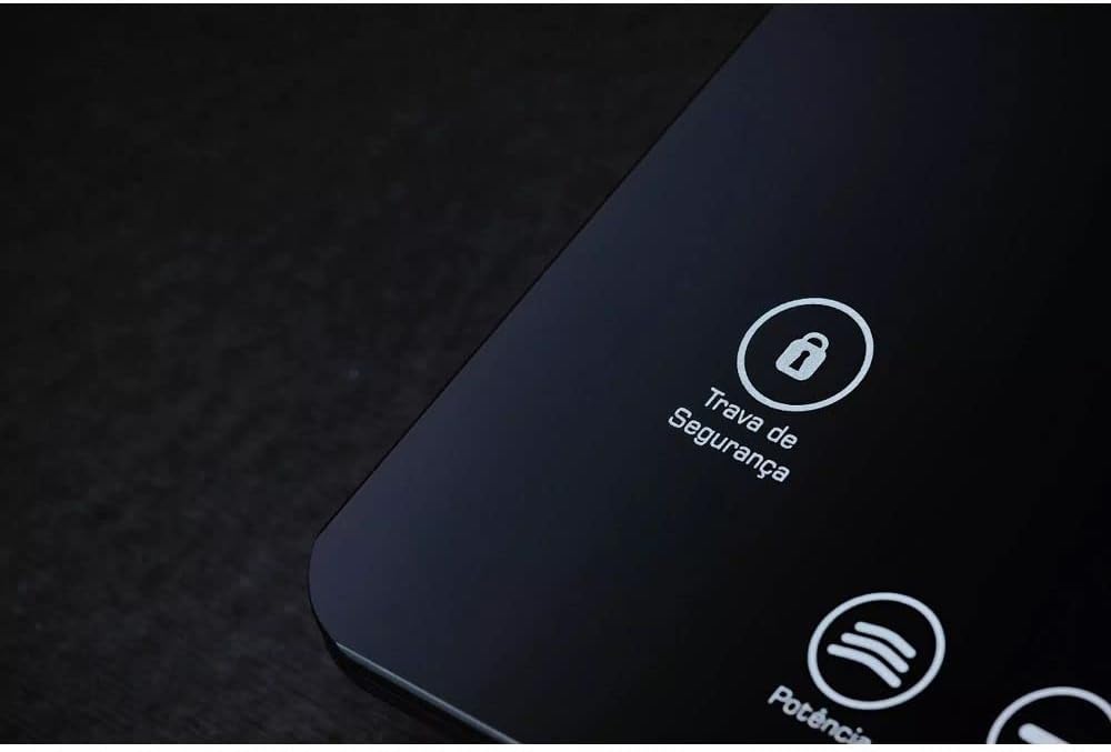Cooktop Fischer preto com indicação digital para trava de segurança