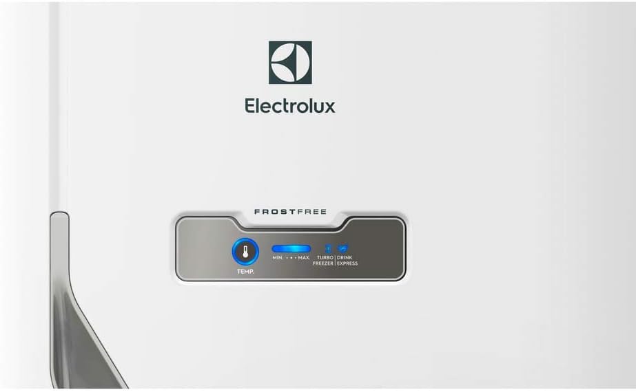 Painel digital da geladeira Electrolux Frost Free 310 litros com controles de temperatura e funções