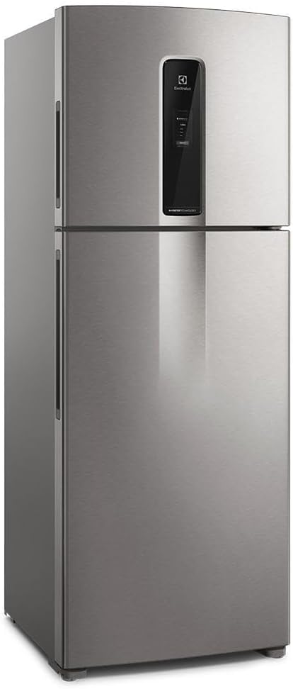 Geladeira Electrolux Frost Free Inverter 480L inox vista frontal em ângulo com painel digital