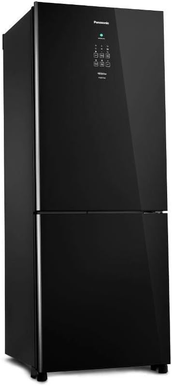 Geladeira Panasonic preto vidro 425L vista lateral com painel digital