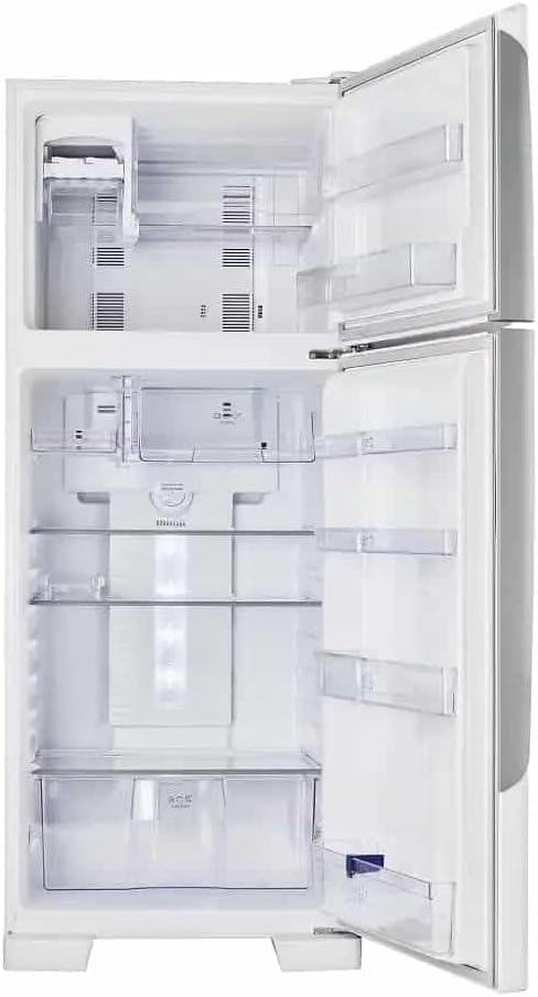 Geladeira Panasonic Frost Free 435L aberta mostrando prateleiras e compartimentos internos