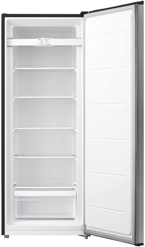 Interior do freezer vertical Philco PFV205I com prateleiras de vidro e porta aberta