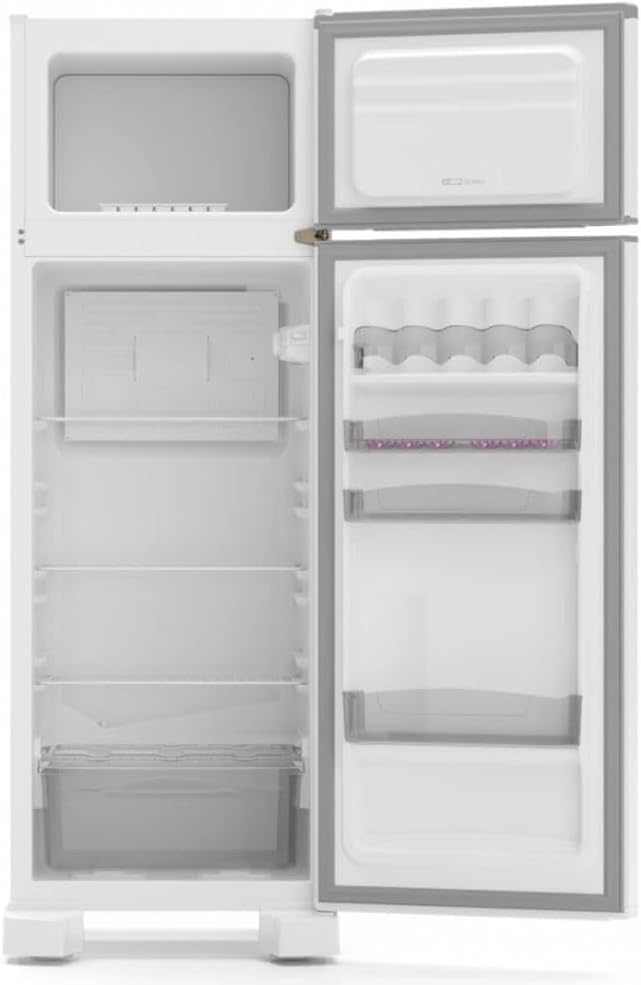 Interior do refrigerador Esmaltec 276L com freezer superior e várias prateleiras internas
