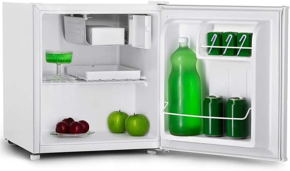 Frigobar Philco PH50L aberto com bebidas e frutas na parte interna