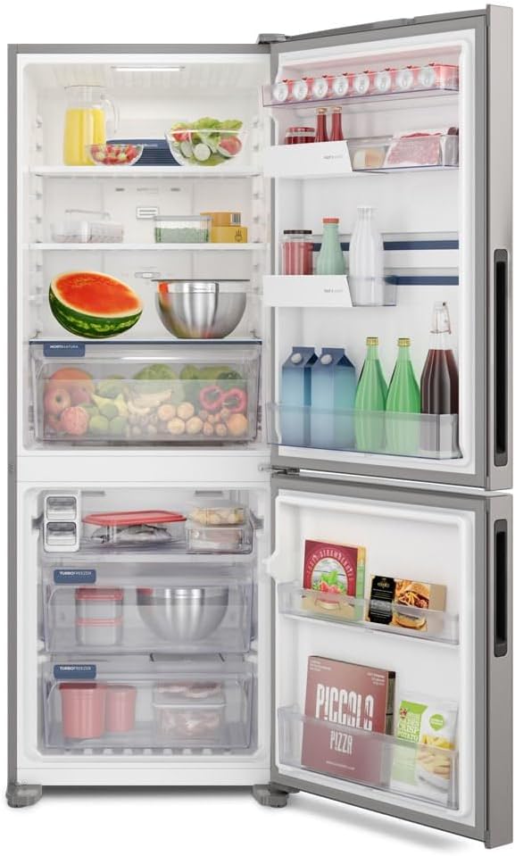 Geladeira Electrolux Frost Free 490 litros com portas abertas e alimentos organizados