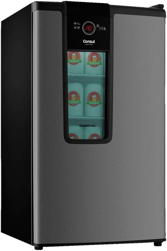 Cervejeira Consul Titanium cinza metálico com porta vidro mostrando latas de cerveja
