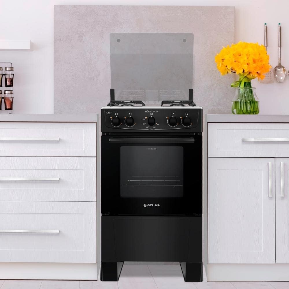 Fogão 4 bocas Atlas Mônaco Plus preto com mesa inox em cozinha moderna