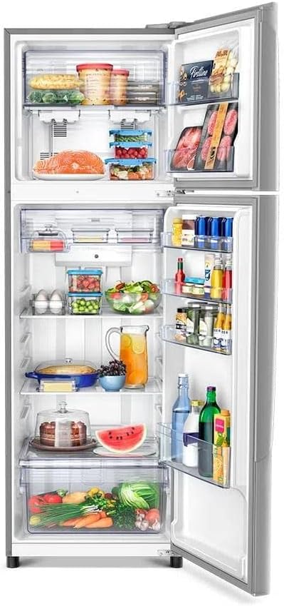 Geladeira Panasonic A+++ Frost Free 387l interior com alimentos variados porta aberta