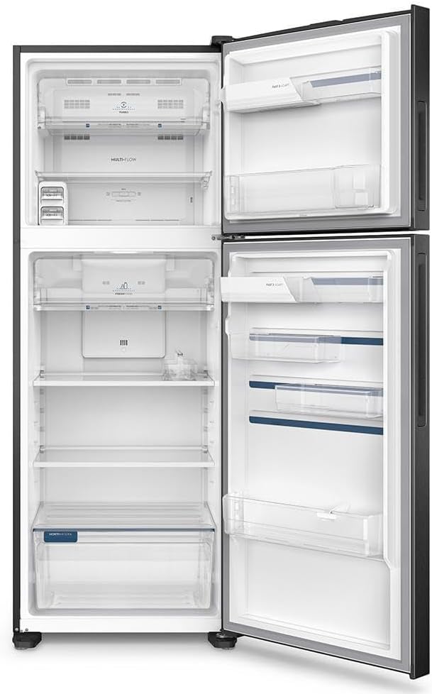 Interior vazio da geladeira Electrolux Frost Free Inverter 480L com portas abertas