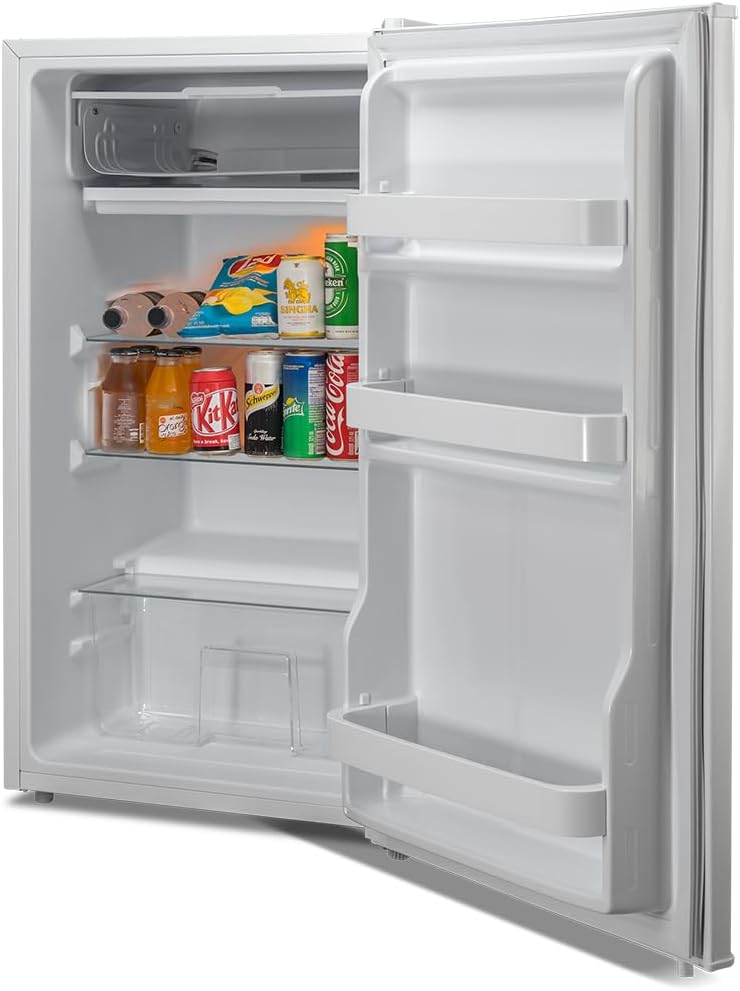 Frigobar Philco PFG114 aberto com bebidas e alimentos dentro
