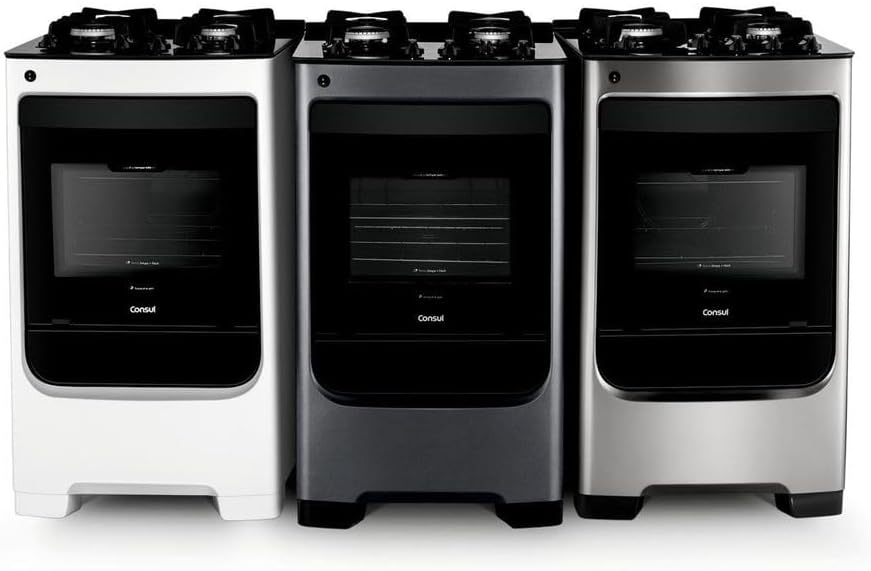 Três fogões Consul 4 bocas nas cores branco, preto e inox alinhados frontalmente