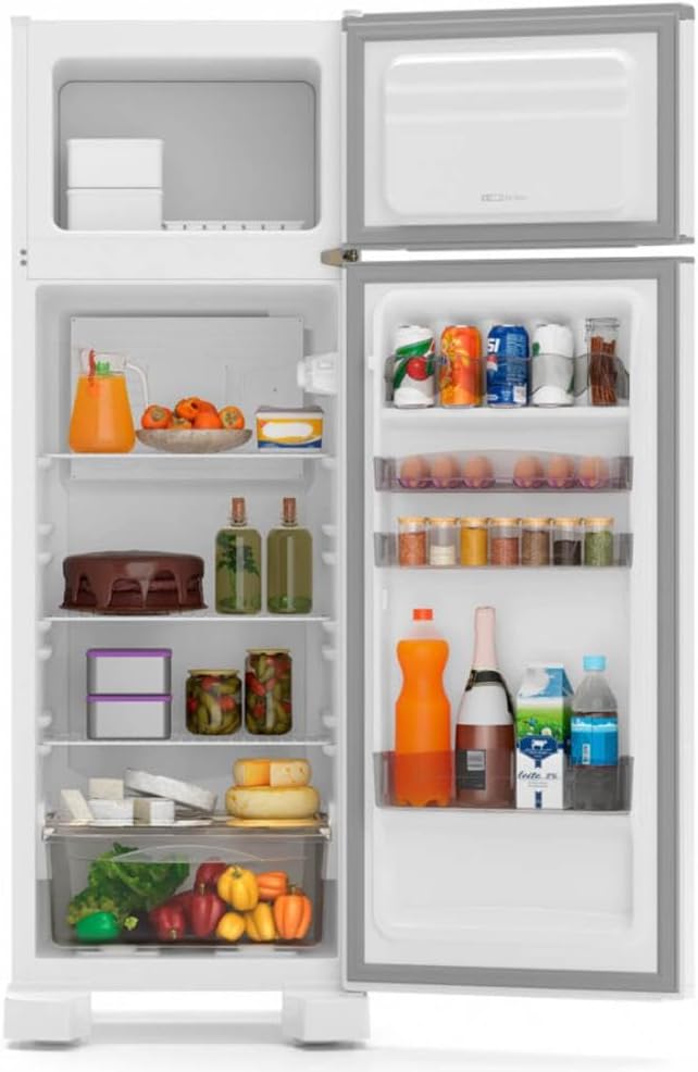 Interior do refrigerador Esmaltec 276L cheio de alimentos e bebidas organizados
