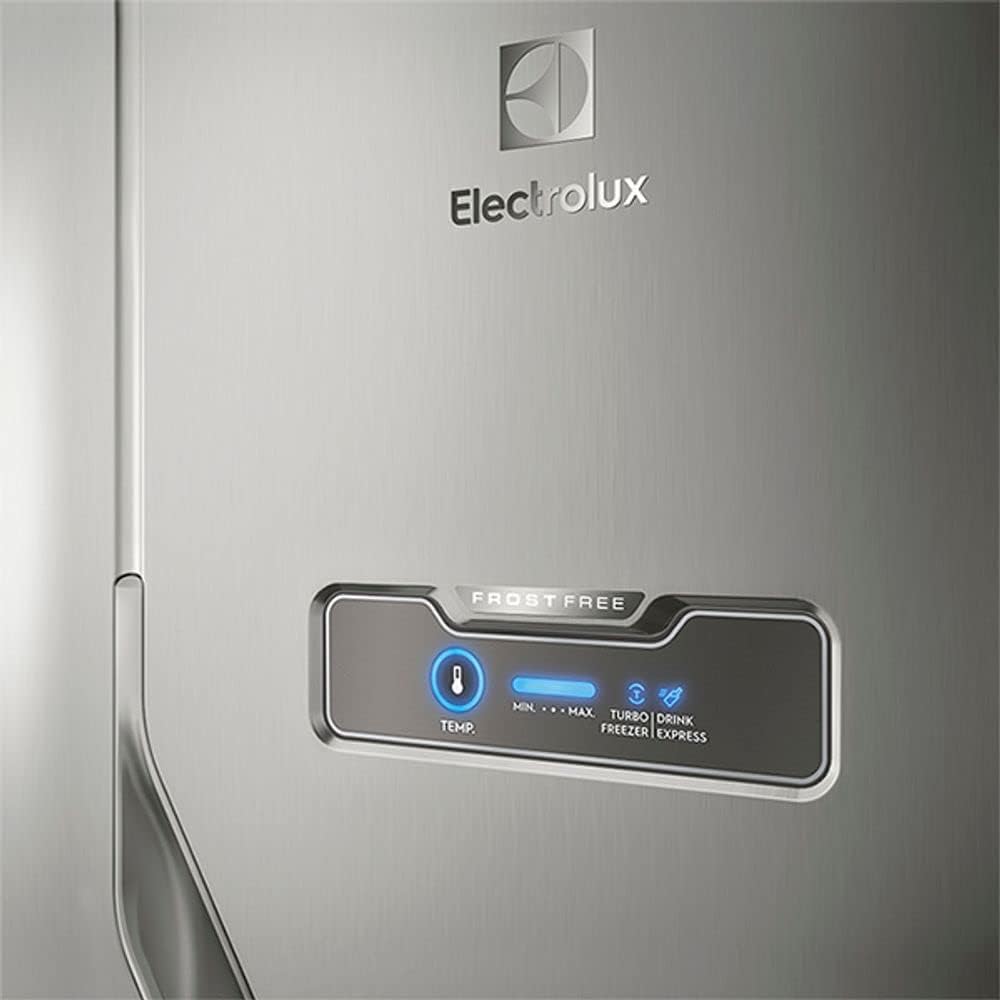 Painel digital azul do refrigerador inox Electrolux Frost Free com controle de funções