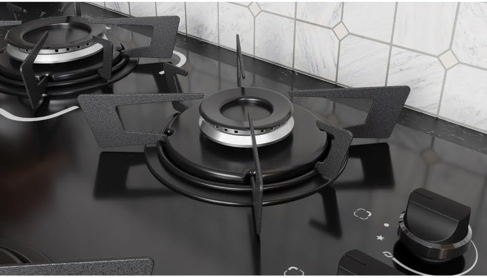 Close do queimador e botões do cooktop Itatiaia Electra Glass com mesa de vidro preto
